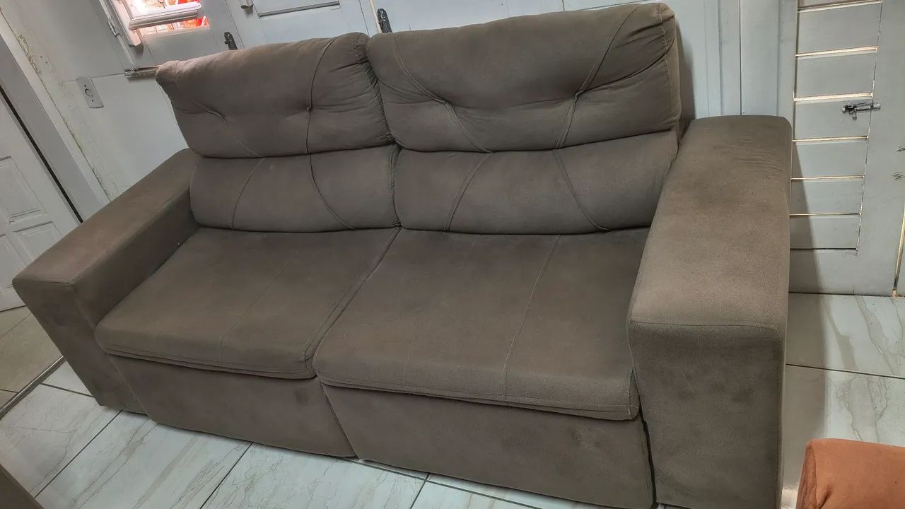 2 Sofás 3 lugares, 2m cada, na cor bege em perfeito estado.  - Foto 4