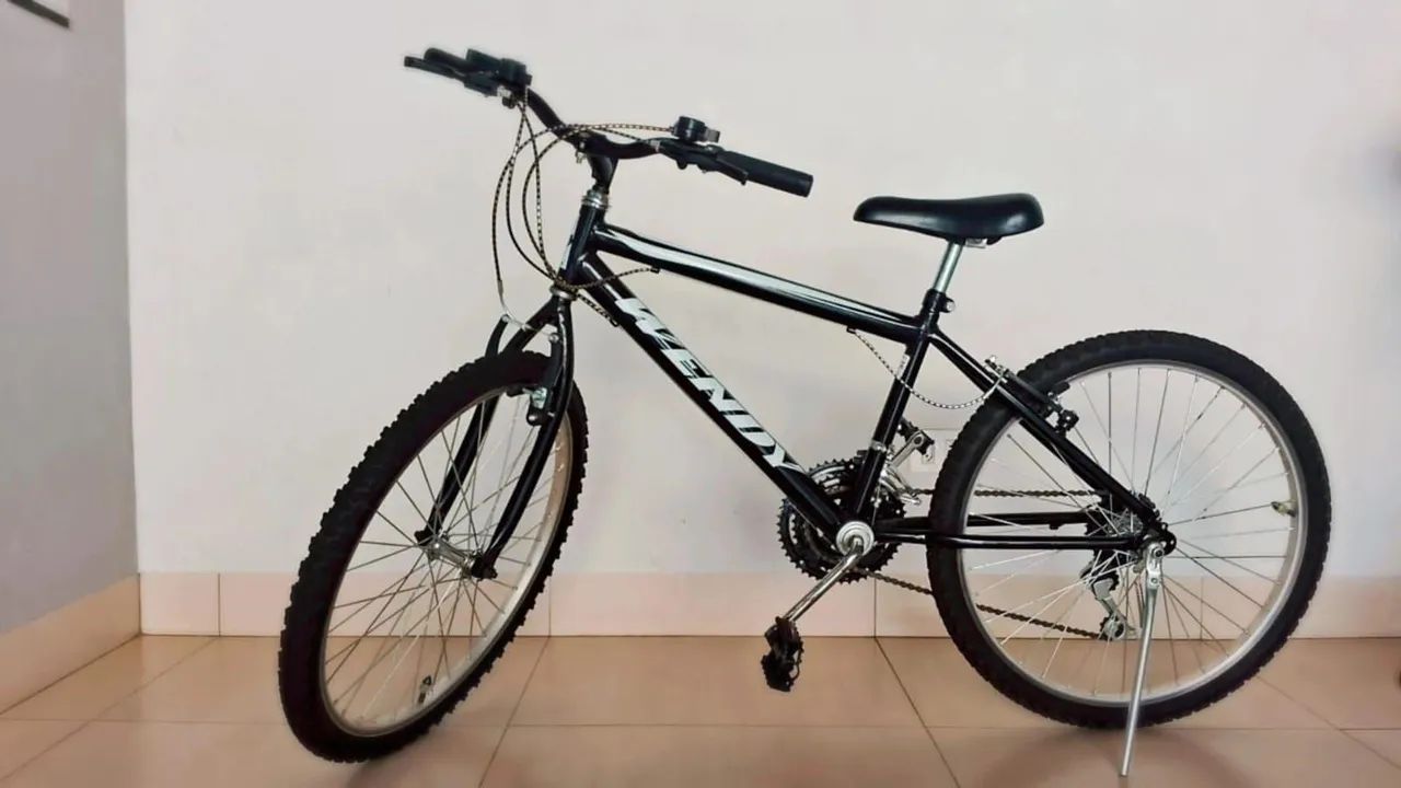 Bicicleta preta aro 26