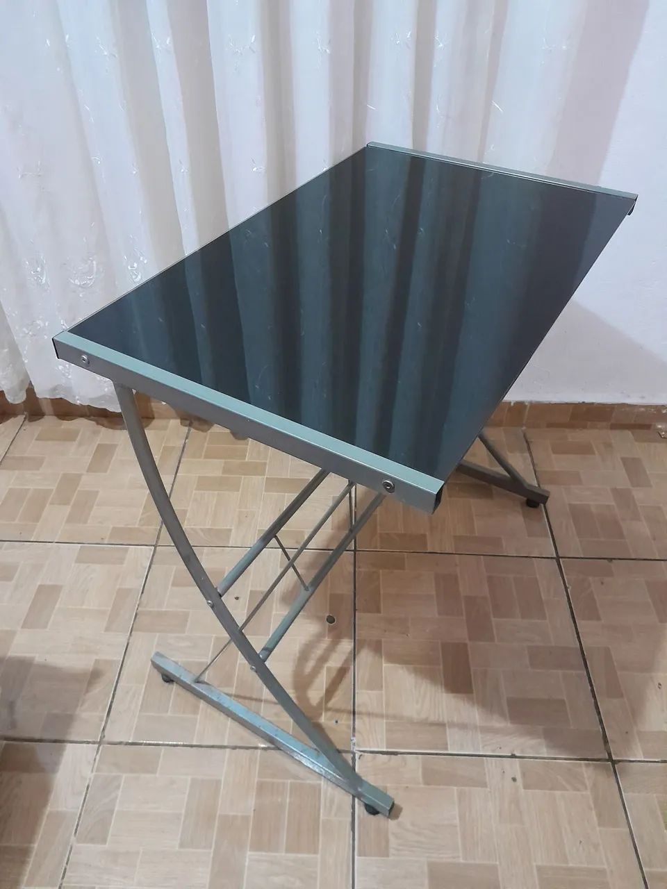 Mesa de escritório de vidro. - Foto 3