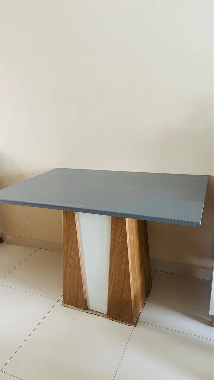 Mesa de 4 lugares 