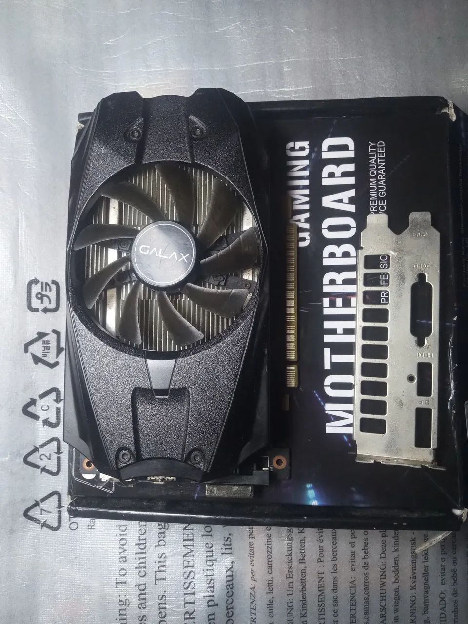 Placa de Vídeo GeForce GTX 1050 Ti 4GB OC DDR5 128Bits 50IQH8DSN8OC - Galax