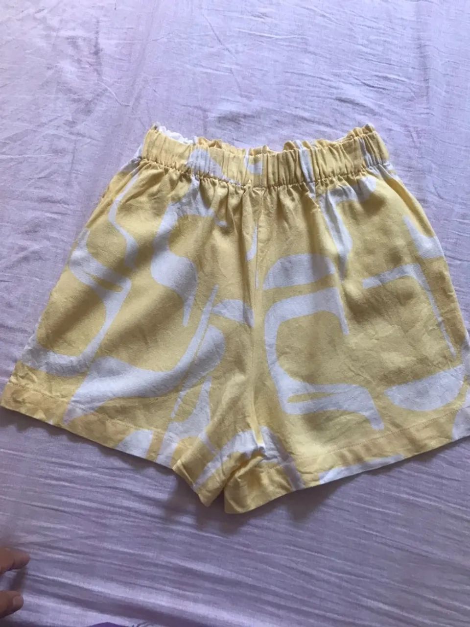 Short amarelo praiano