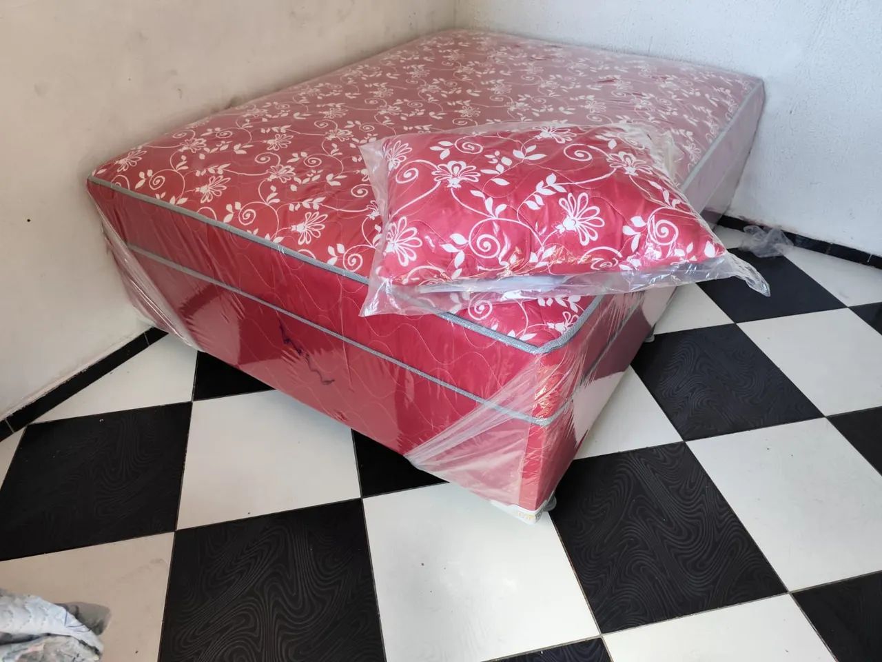 Cama com mola ensacadas,  frete é grátis e no mesmo dia 