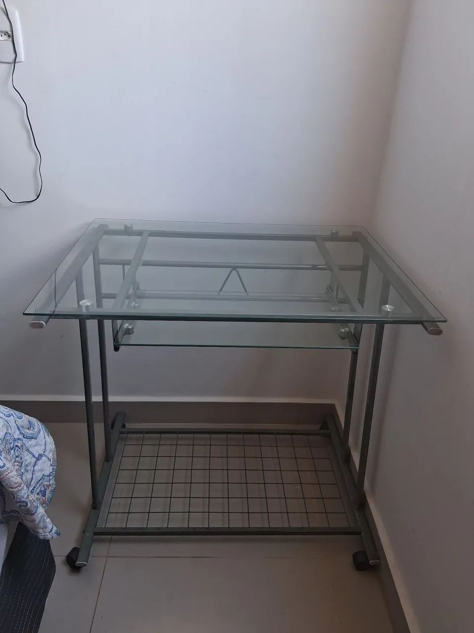 Mesa de estudo e trabalho de vidro com rodinhas - Foto 5