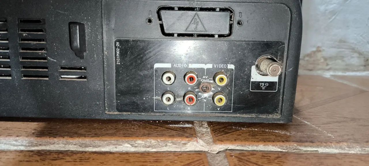 TV de Tubo 14 Polegadas Philco PH14C - Perfeita para Games Antigos / Retro - Foto 4