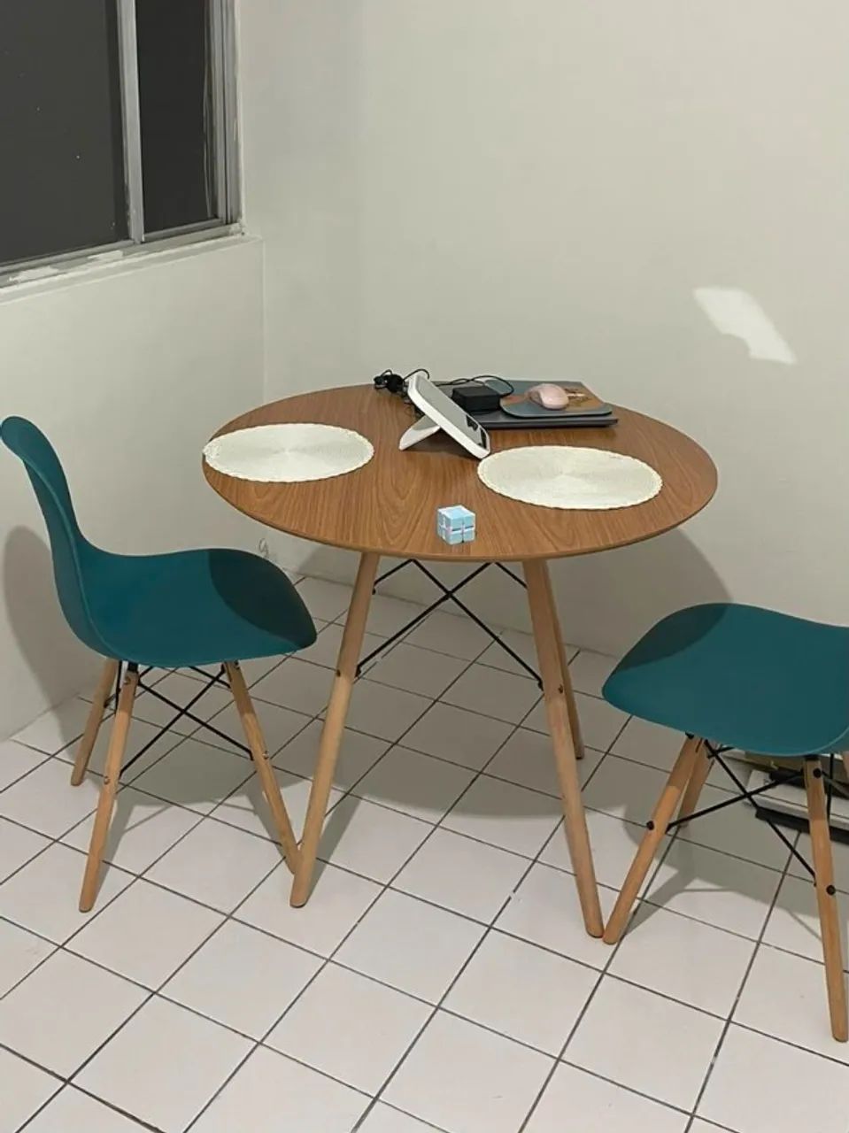 Mesa de jantar redonda 90 cm Charles Eames Eiffel - MDF em Freijó