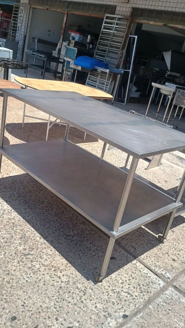 Mesa inox com rodinhas usada