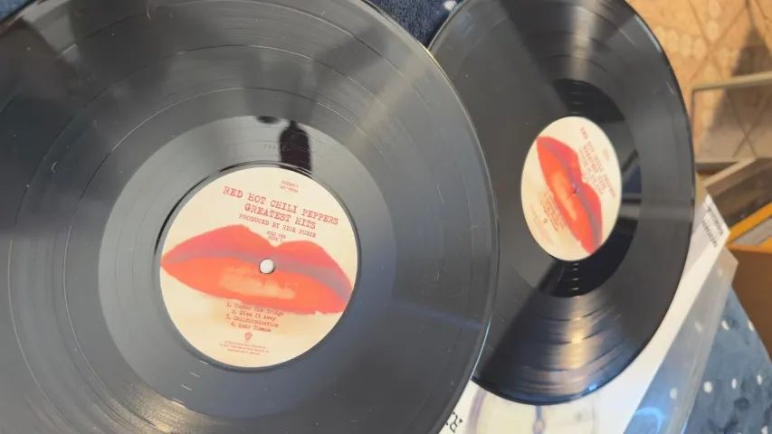 LP Vinil Red Hot Chilli Peppers - Greatest Hits (usado) - Foto 3