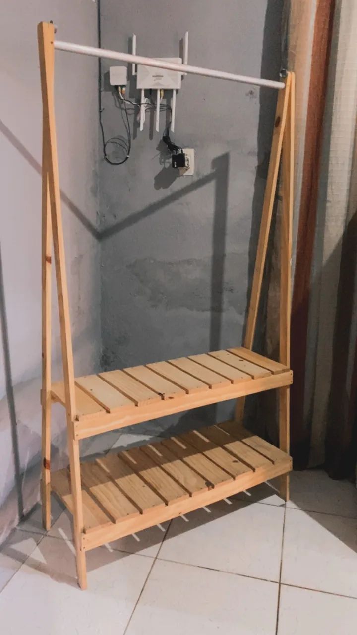 Arara de roupa + sapateira 350,00
