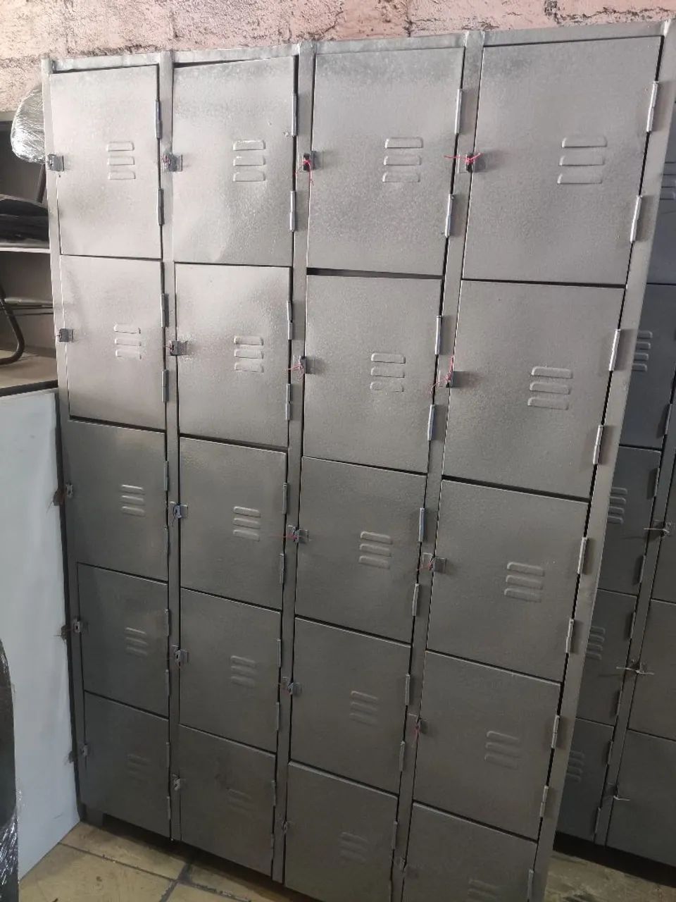 Roupeiro 20 Portas 