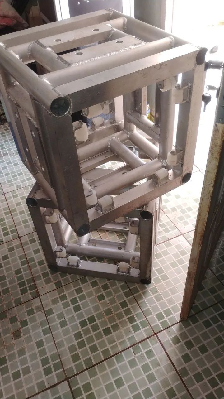 Vendo treliças de alumínio Q30  - Foto 4