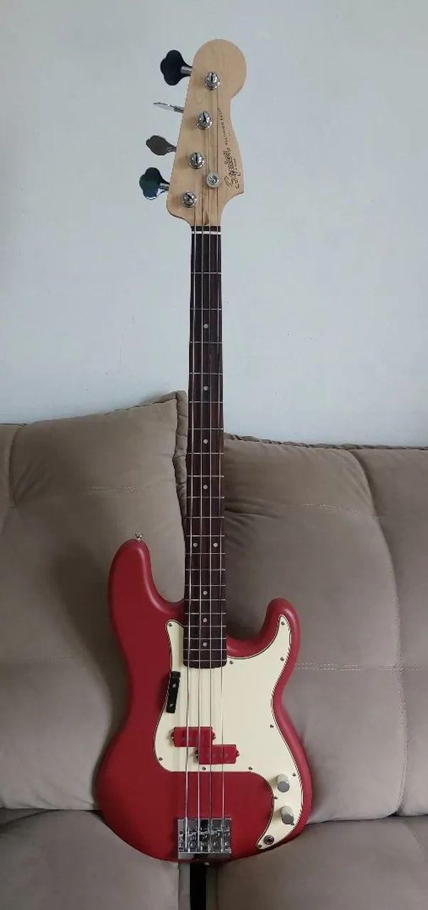 Baixo Squier Caps EMG  - Foto 2