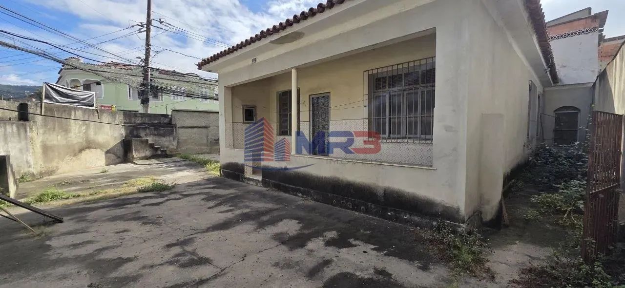 Casa comercial para locação com 3 quartos em Taquara com 149m²