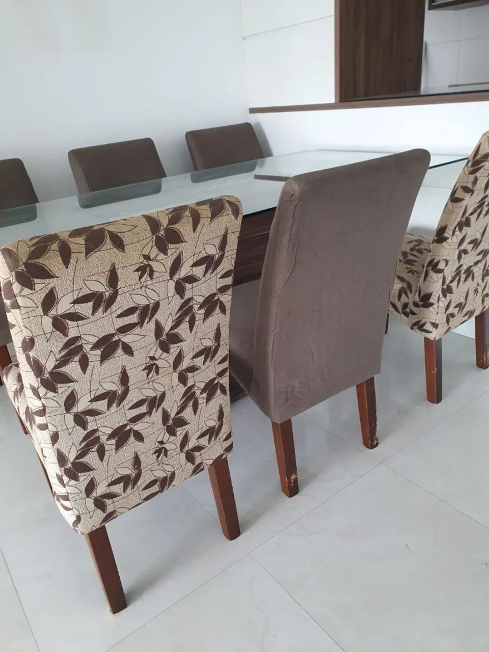 Vende se mesa de vidro com 6 cadeiras - Foto 4