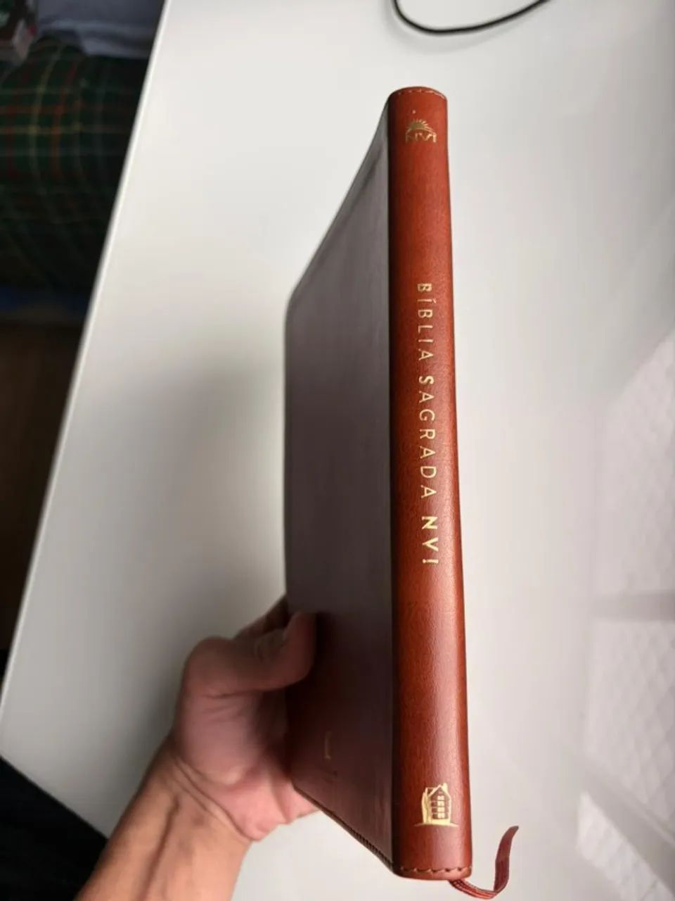 bíblia sagrada slim nvi - capa luxo marrom, de thomas nelson. editorial ...