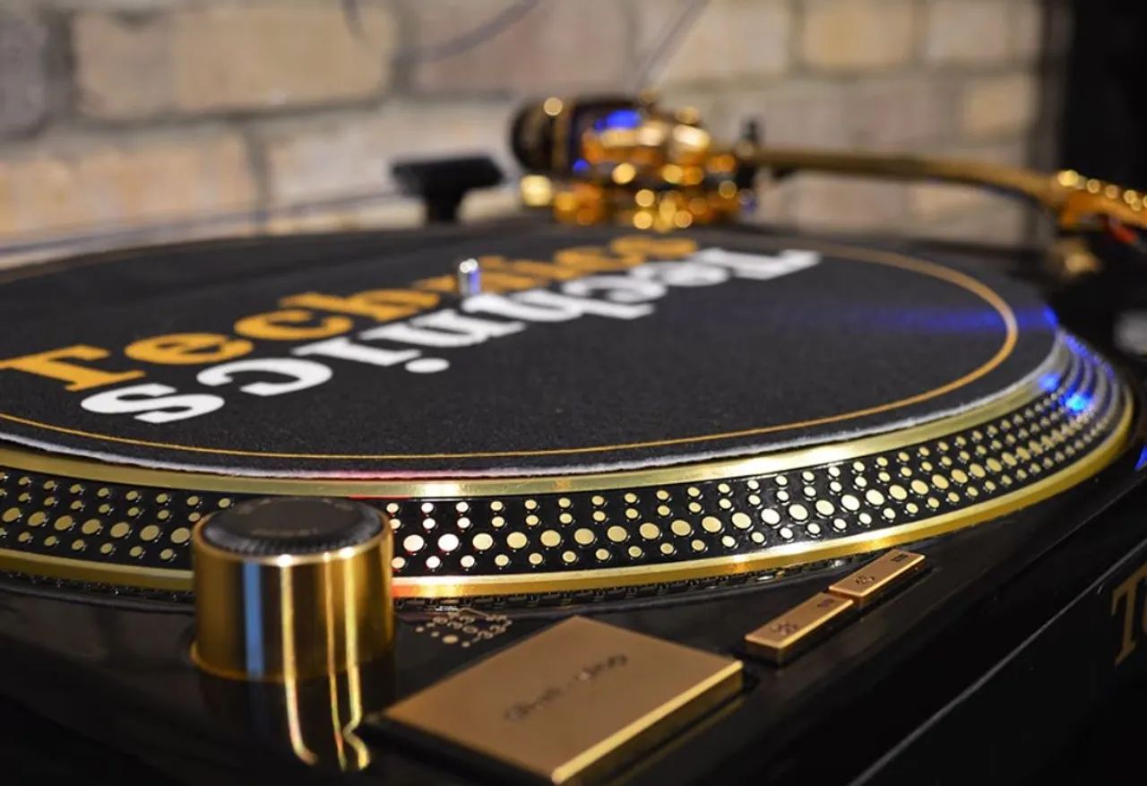 Technics SL-1200 GLD Edição Limitada OURO (PAR) + Mixer SH-DJ1200