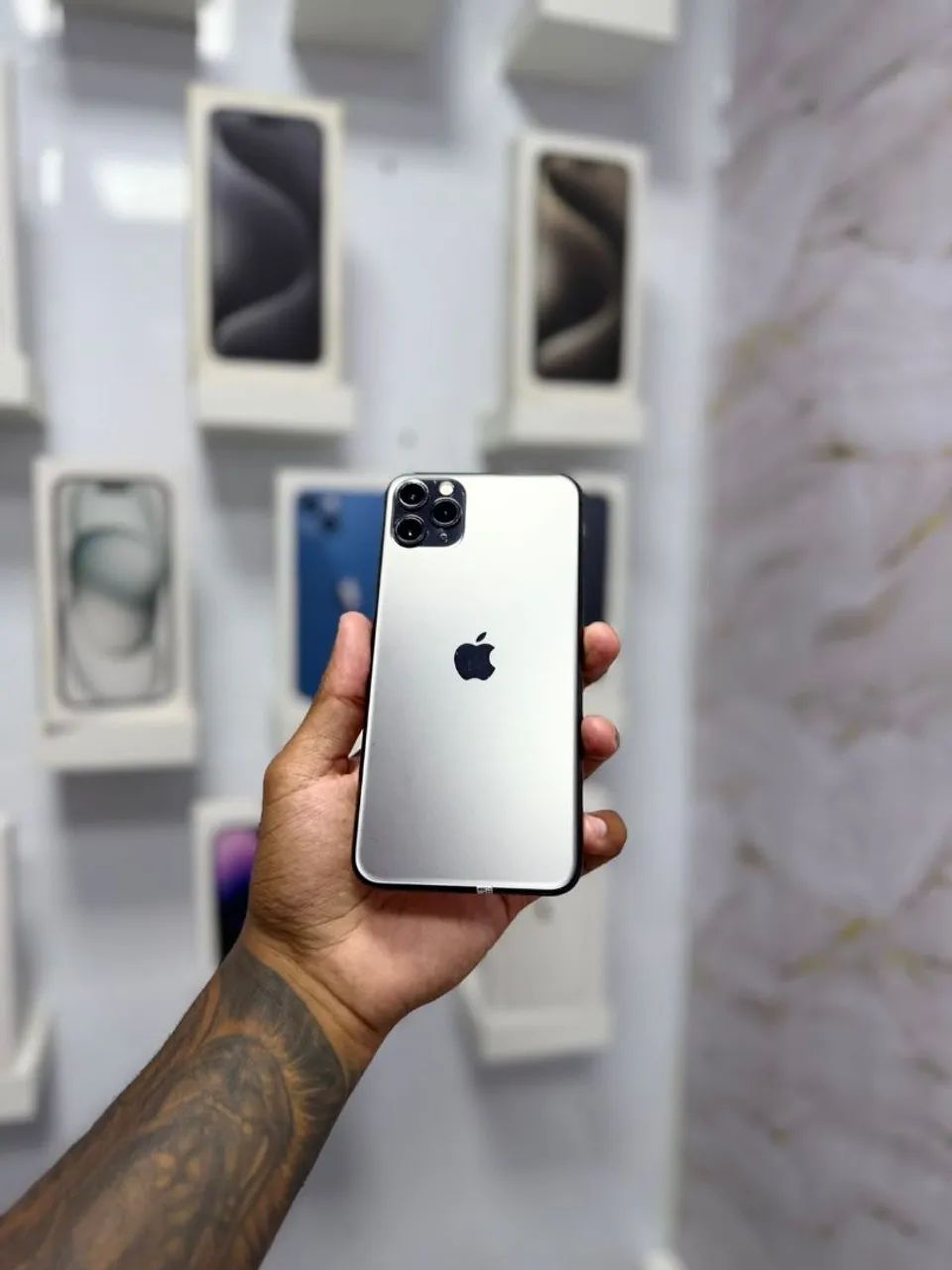 IPHONE 11 PRO MAX 64GB TELA NOVA<br>R$ 1.350,00