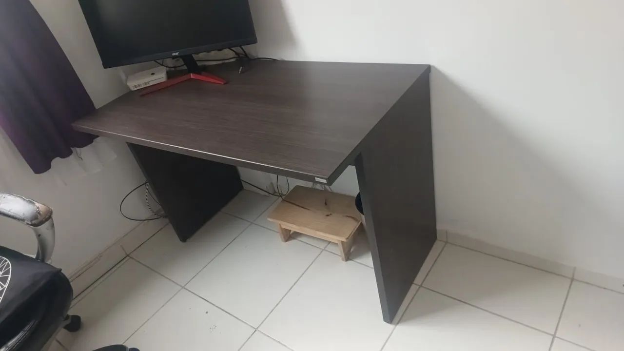 Mesinha e cadeira de escritório 