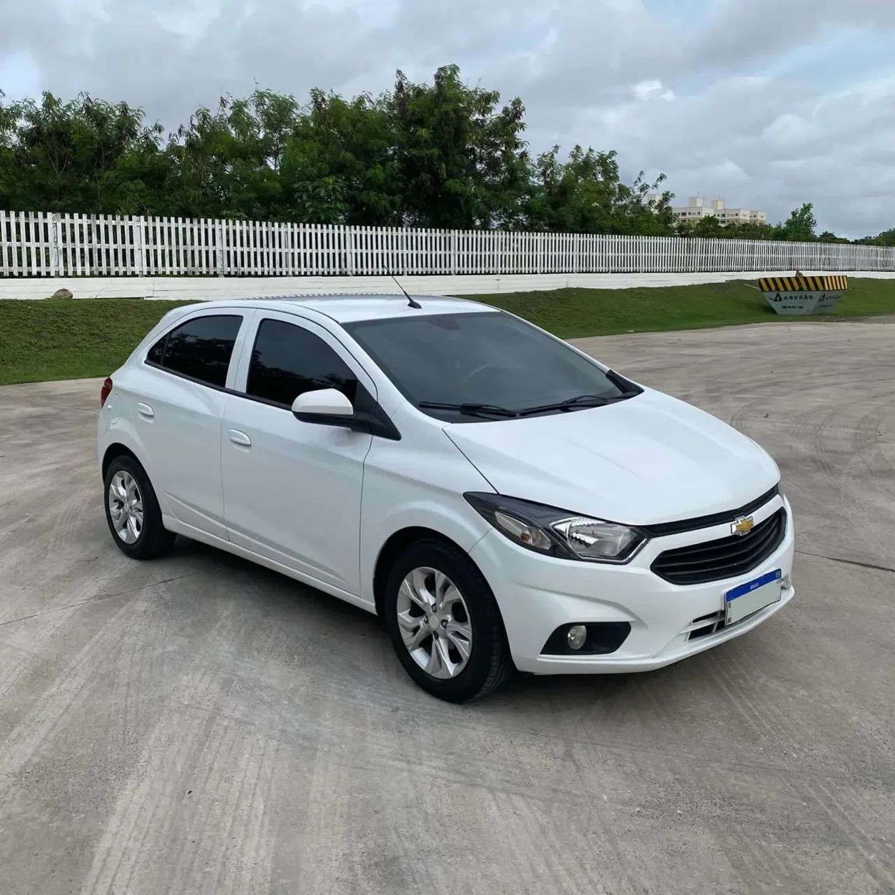 Chevrolet Onix ONIX HATCH Joy 1.0 8V Flex 5p Mec. 2018