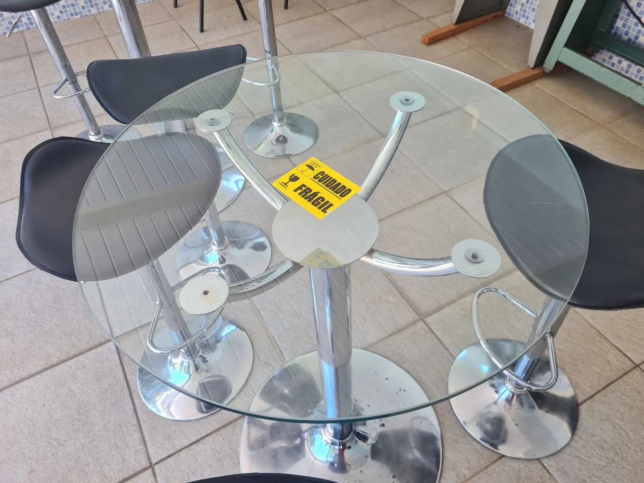 Mesas e banquetas cromados ( 2 conjuntos )  - Foto 2