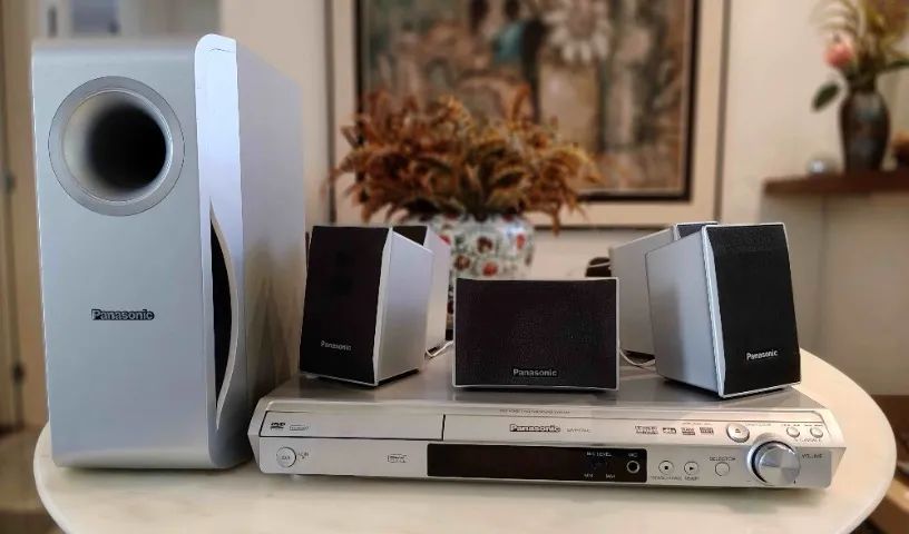 Receiver Panasonic SA-HT340 c 5 caixas acústicas e um subwoofer, 330W RMS