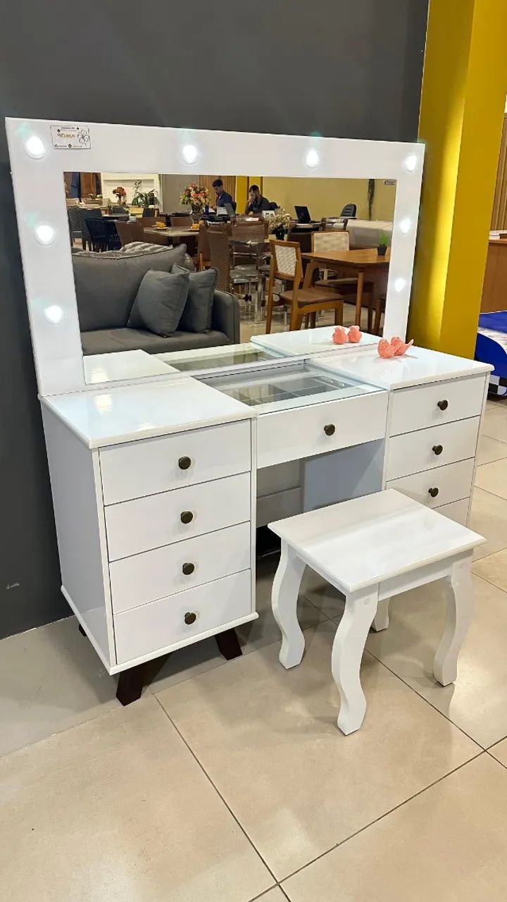 PENTEADEIRA CAMARIN COM LED 