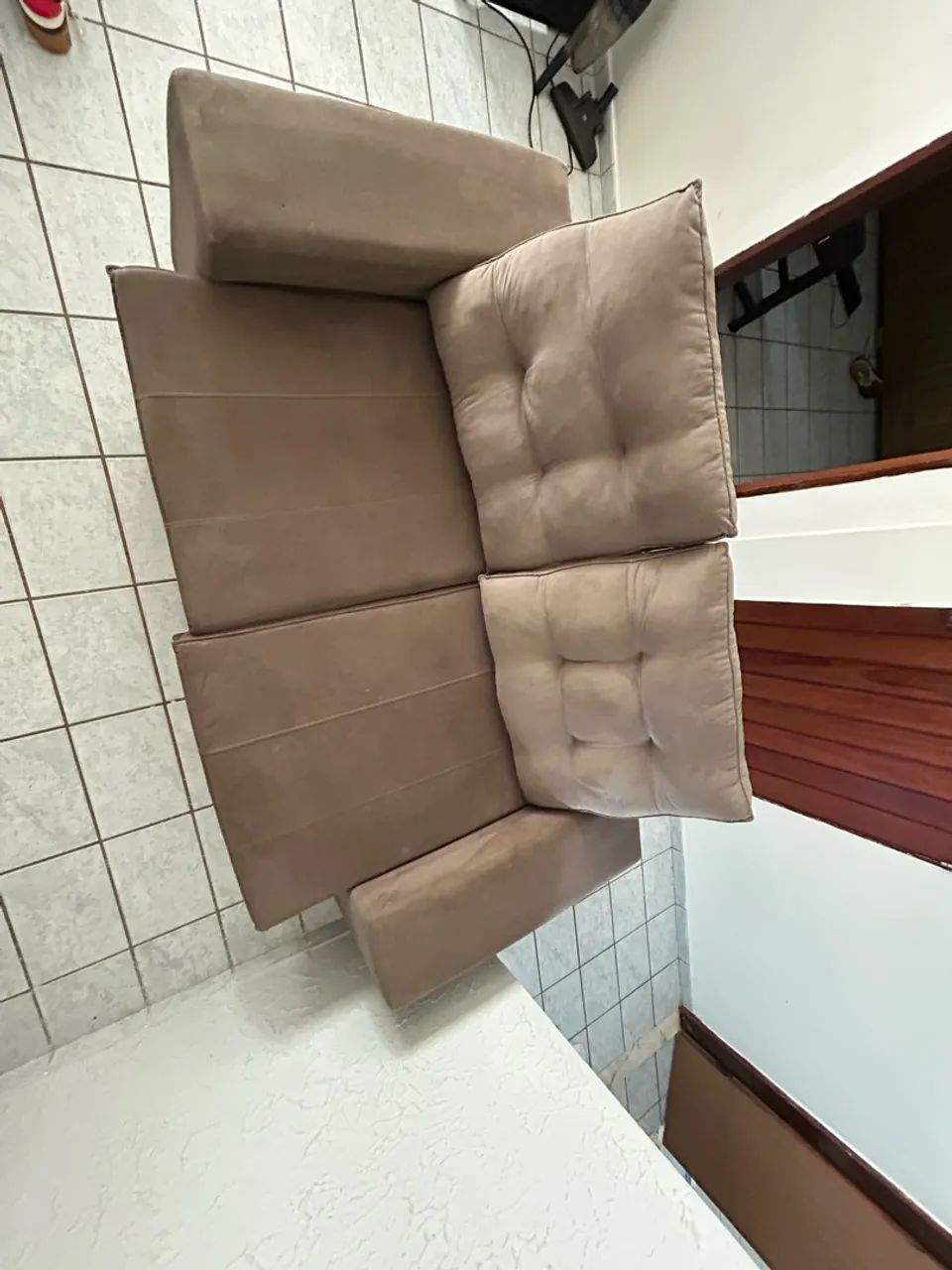 Sofá Retrátil de 2 Lugares em Suede - Faço Entrega ? - Foto 3