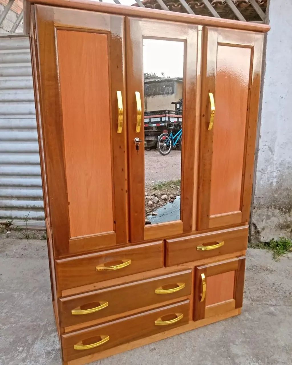 Guarda roupa de solteiro - 3 portas com espelho disponível  - Foto 4