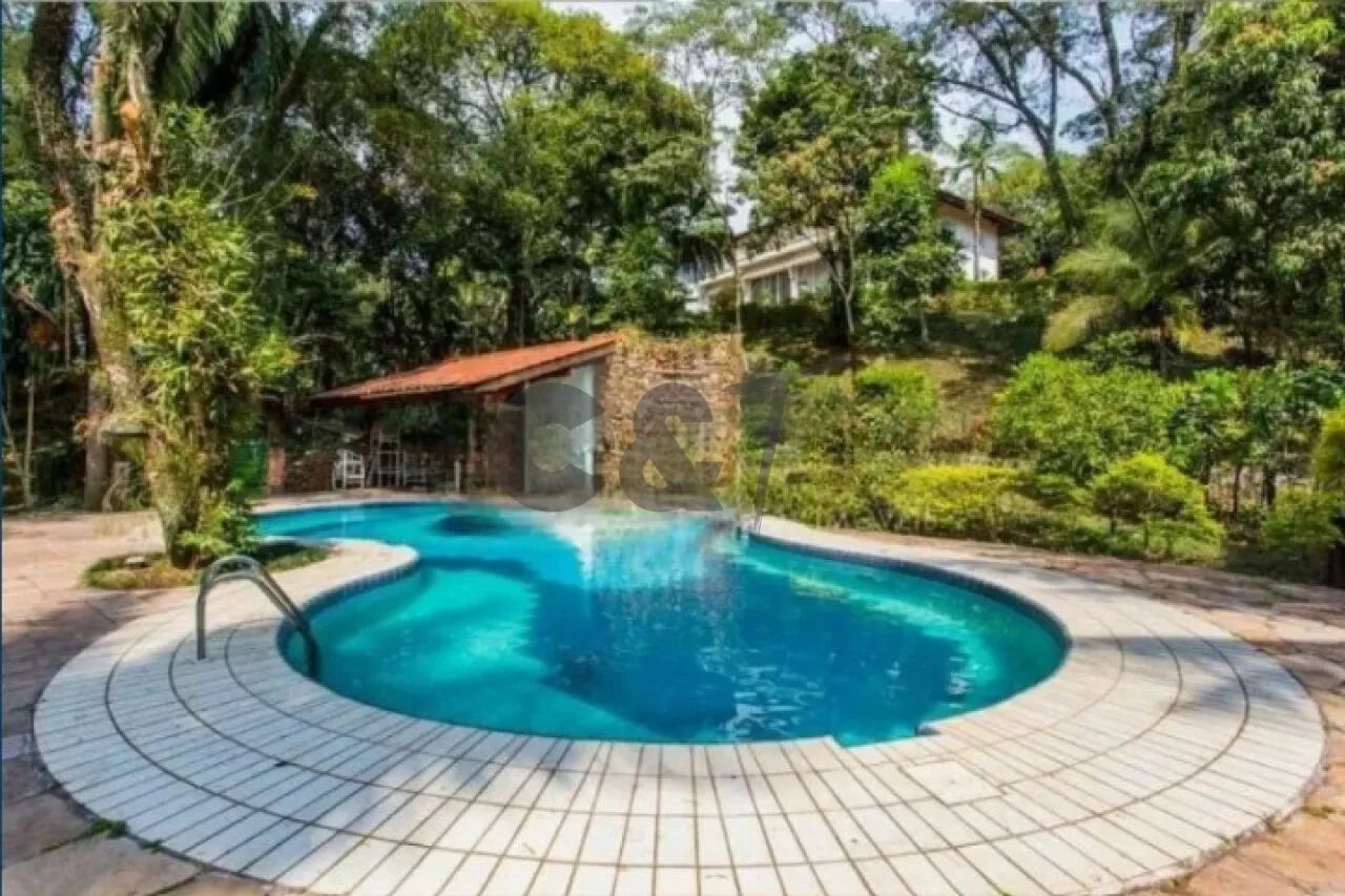 Casa de Condomínio - 5 Dormitórios (Suítes) para Alugar na Chácara Flora - São Paulo/SP