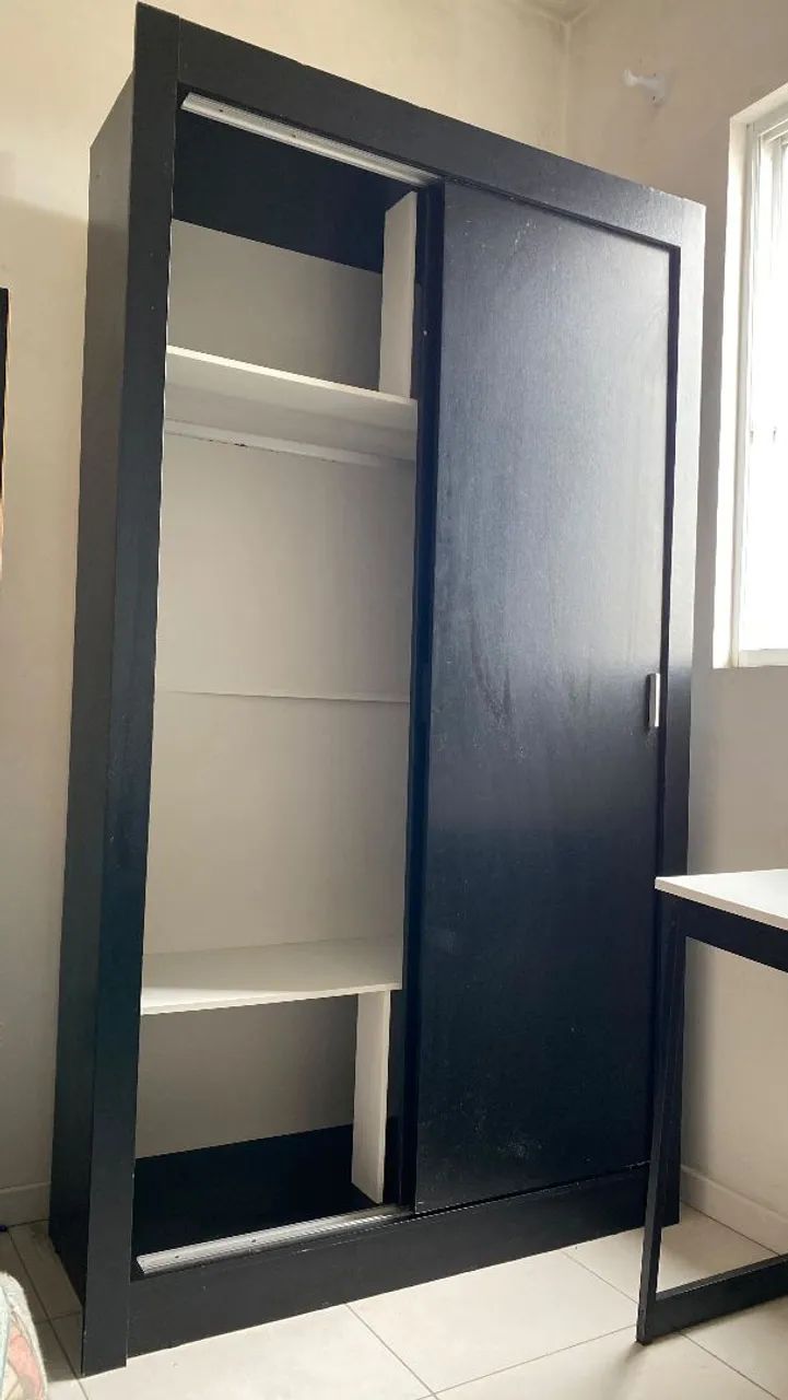 VENDO GUARDA ROUPA PRETO 2 PORTAS<br> - Foto 2