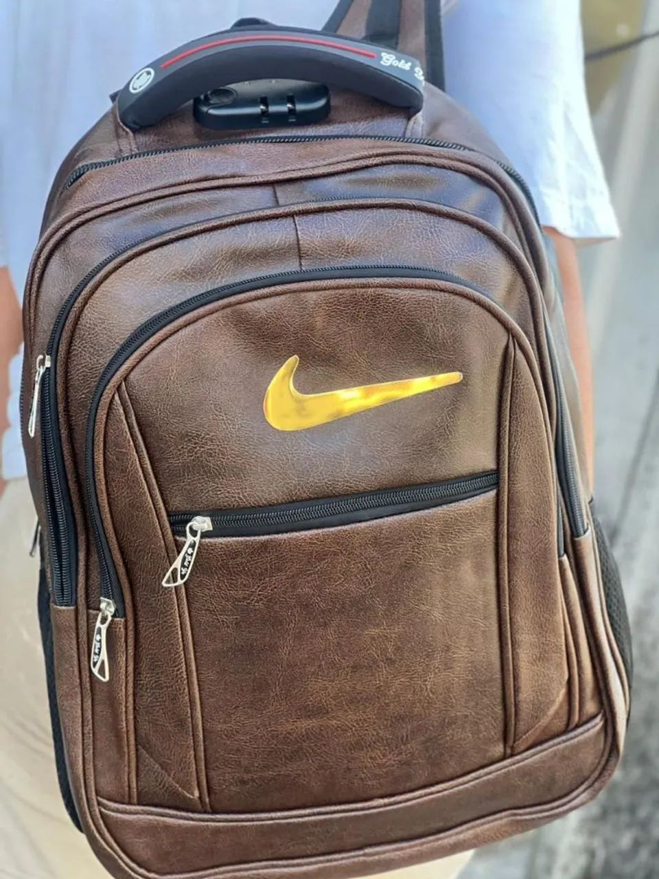 Mochila reforçada de material sintético com cabo USB  - Foto 4