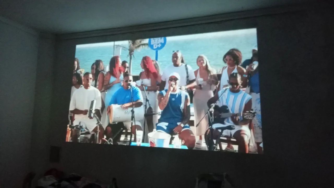 Alugo Projetor e telão de 250 polegadas para o assistir os jogos do Brasil 
