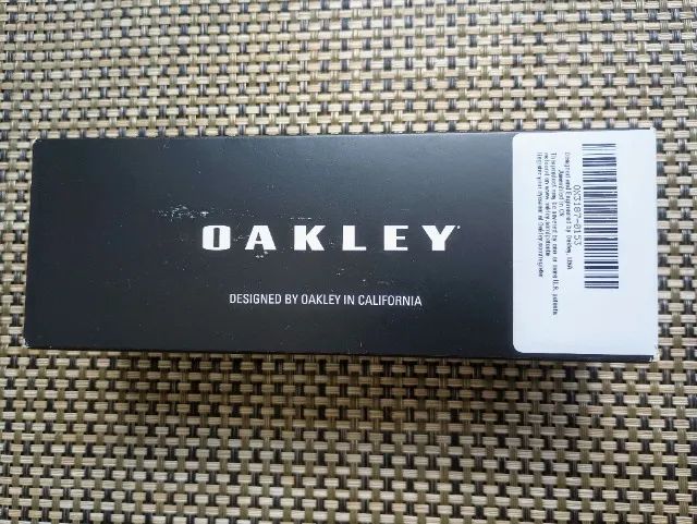 Armação Oakley prata novo na caixa