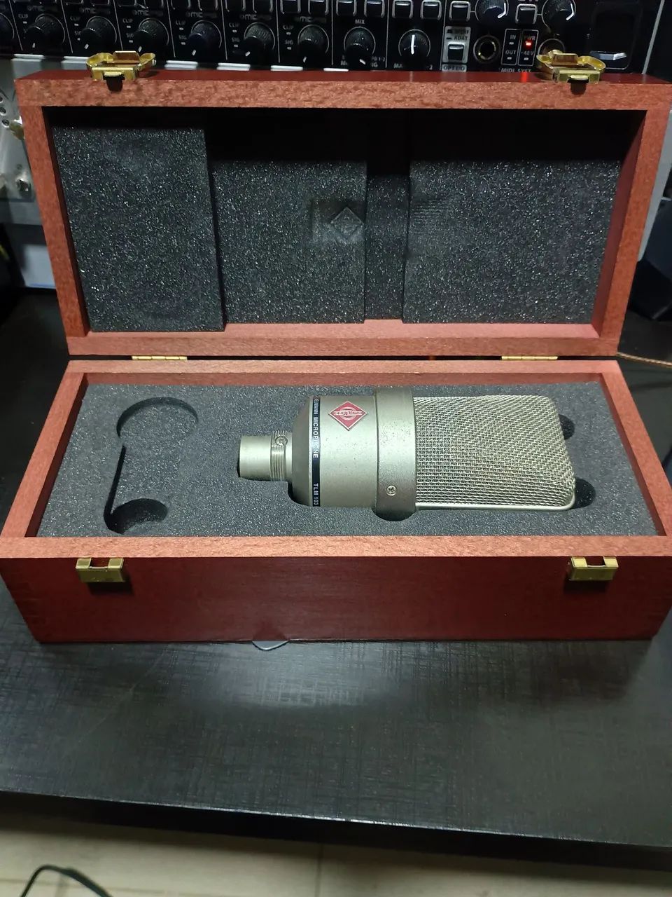 Microfone Newmann Tlm 103