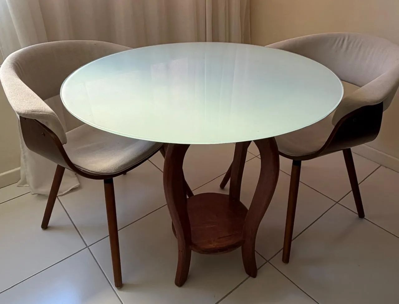 MESA E CADEIRAS MADEIRA MACIÇA  - Foto 4
