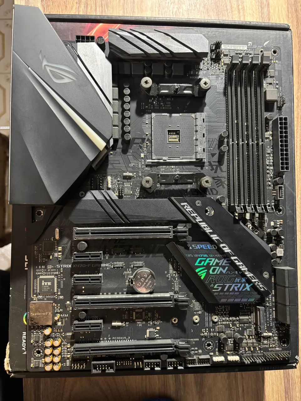 Placa mãe X470 Rog Strix completa, acompanha caixa e todos acessórios  - Foto 2