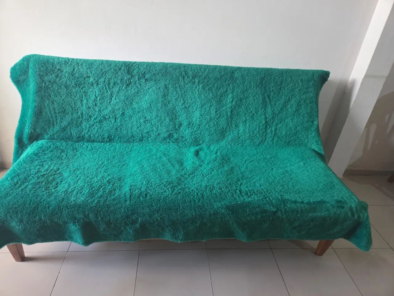 Sofá cama verde com capa - Foto 2