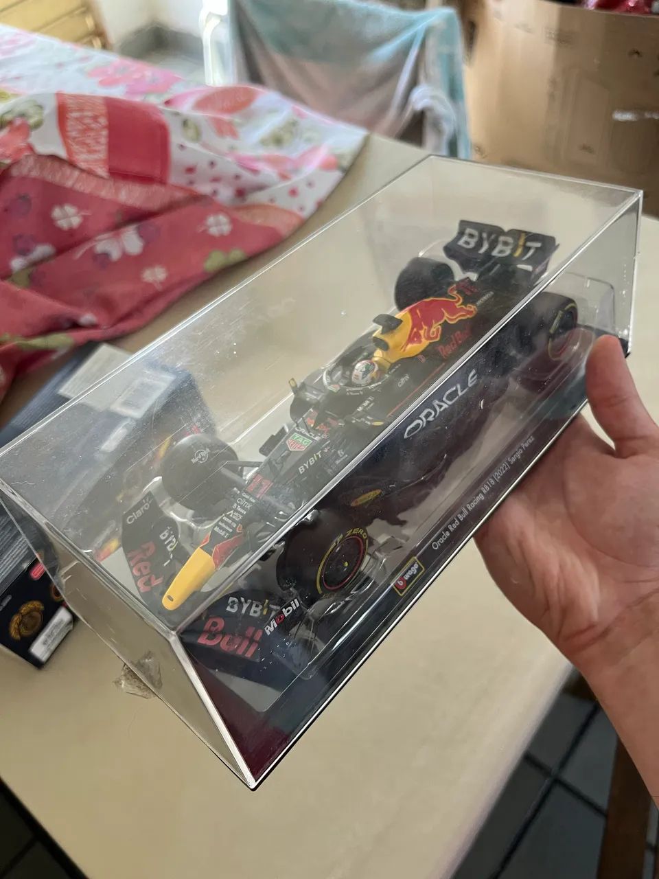 Carro Red bull Perez 1/24 Bburago - Foto 4