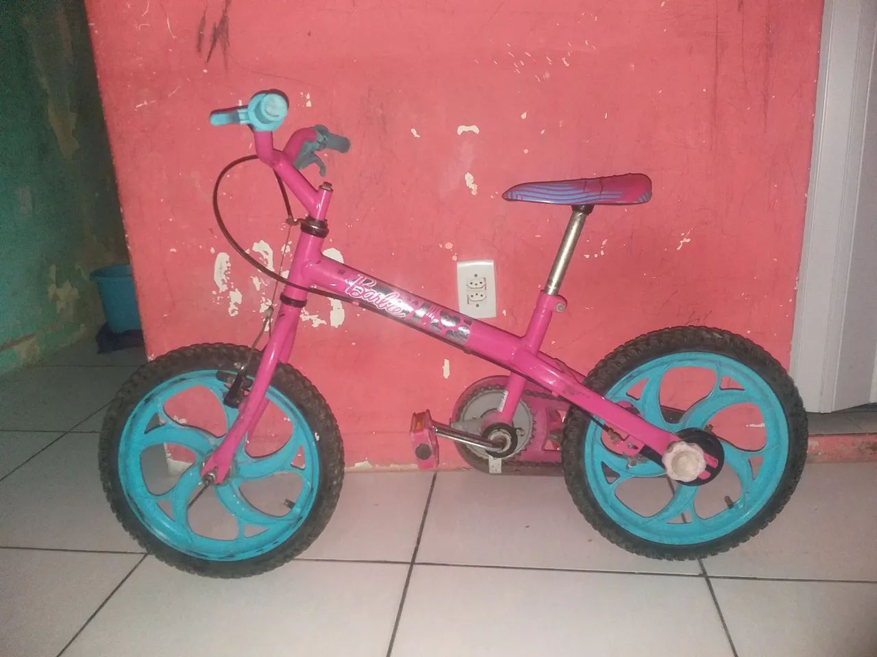 Bicicleta infantil Barbie.