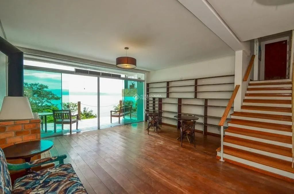 casa com cinco quartos pé na areia em Sambaqui - Foto 5
