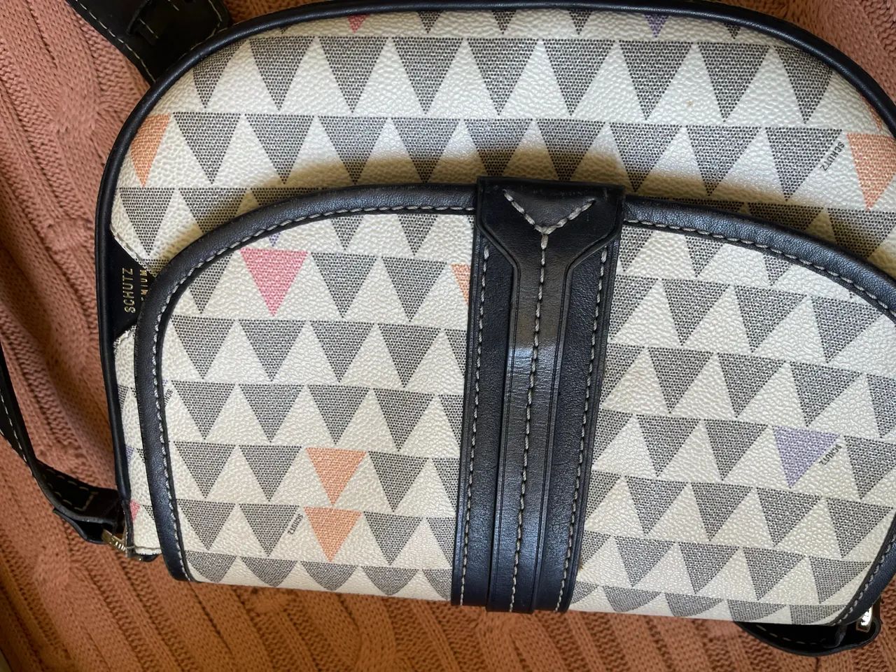 Bolsa Schutz em couro  - Foto 4