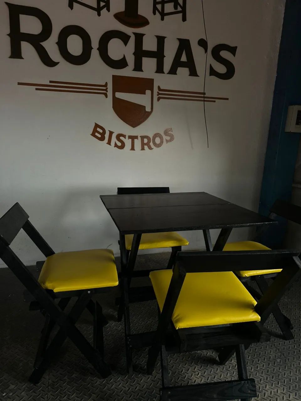 Mesa baixa 70x70 cm + 4 cadeiras estofadas  - Foto 5