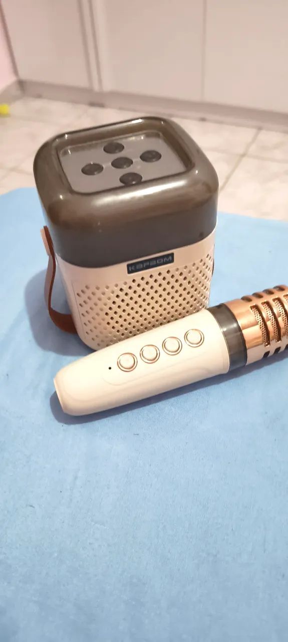 Caixa de som com microfone KAPBOM