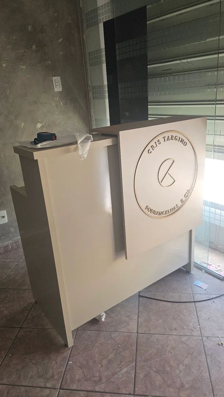 Balcão recepção laqueado