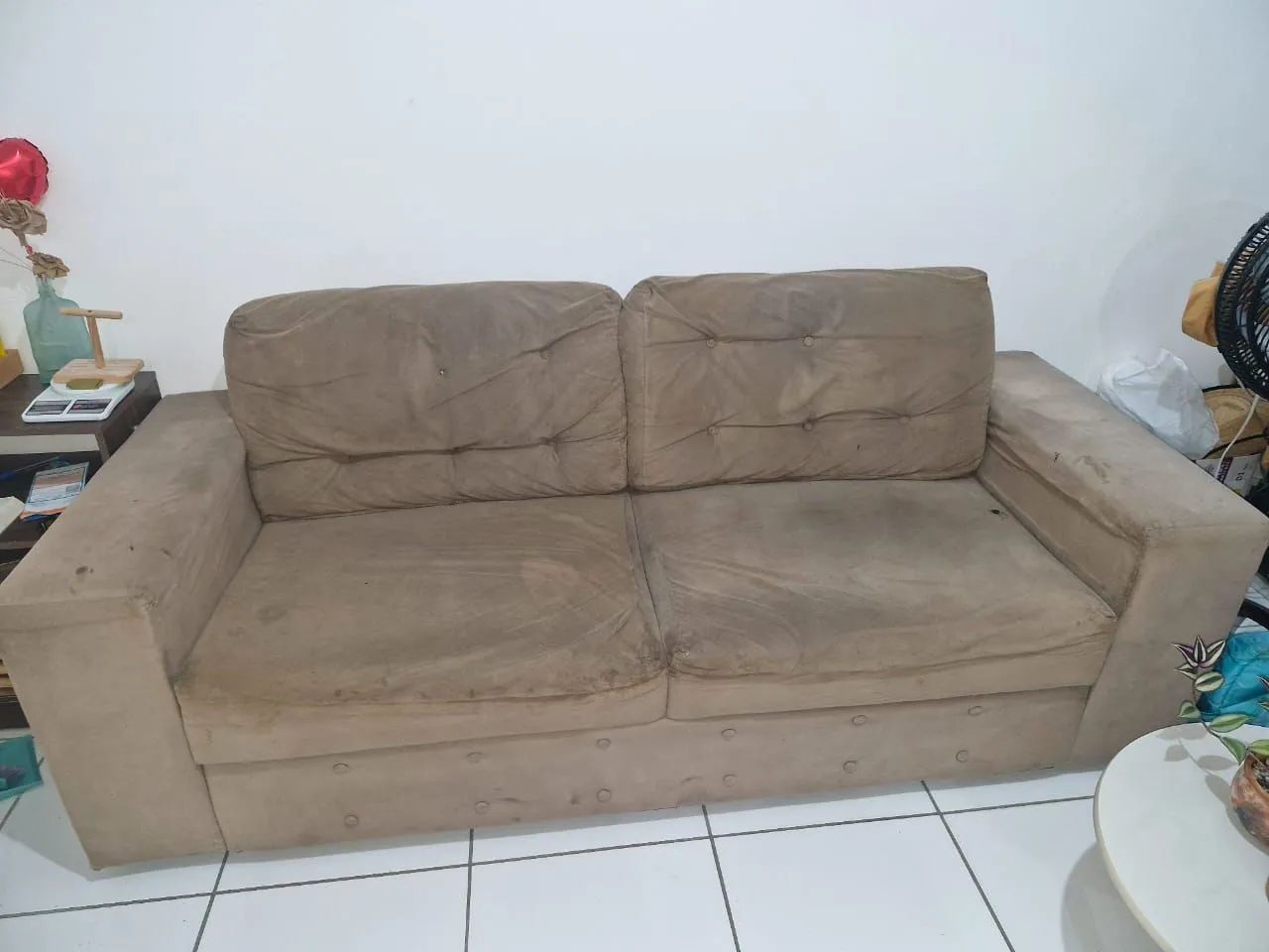 Sofá 2 metros bege - Foto 2