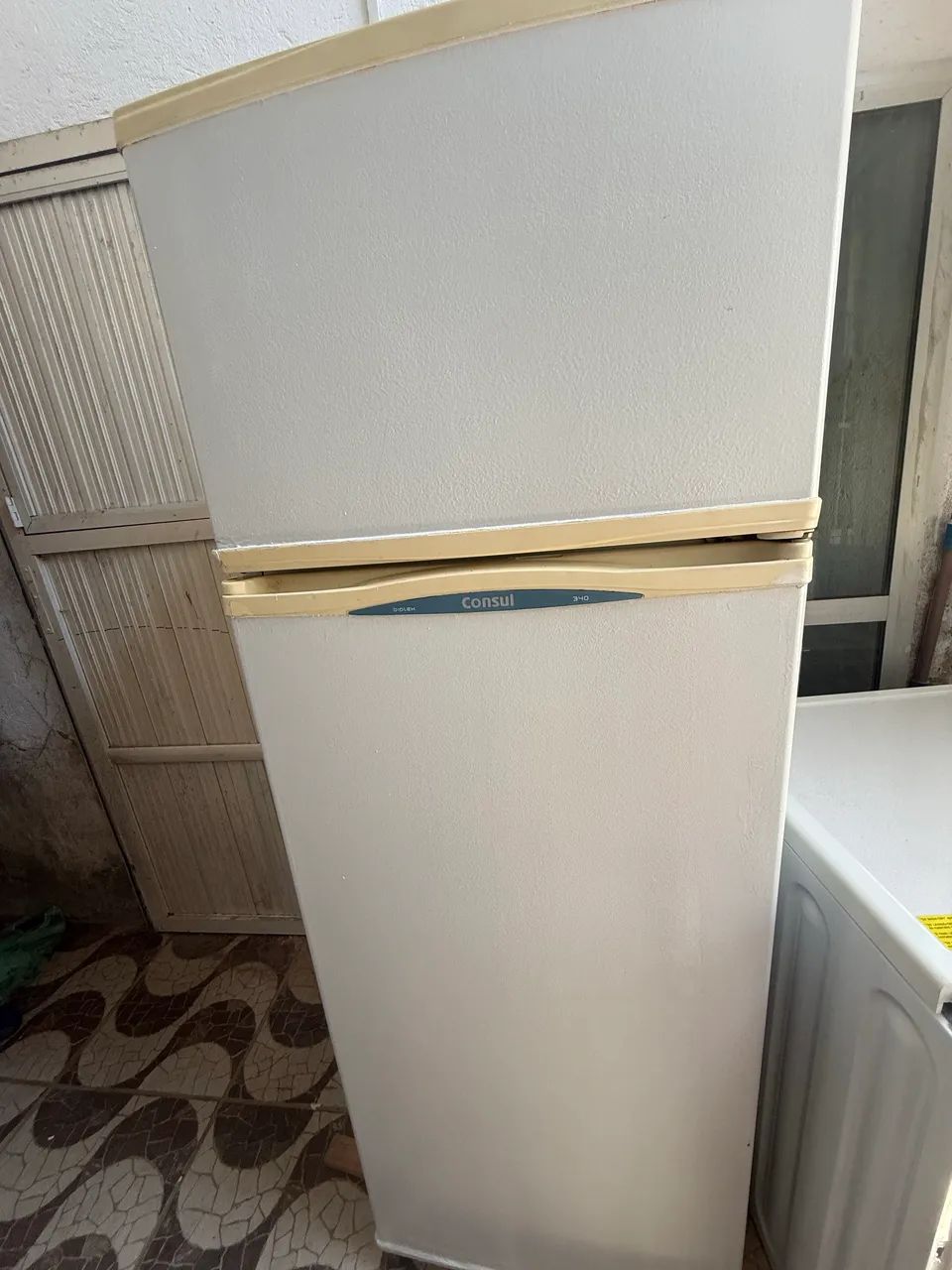 Geladeira pintada!!! Ler anúncio!!