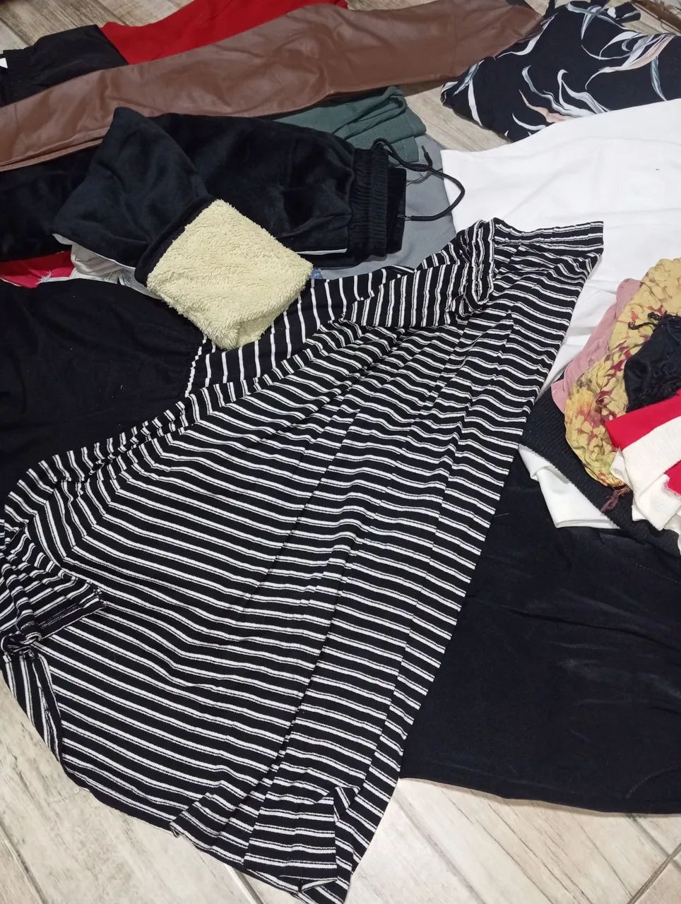 Combo roupas femininas  - Foto 4