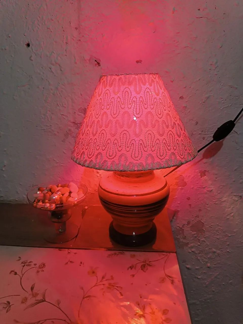 Abajour estilo víntage com 35cms altura e perfeito estado - Foto 2