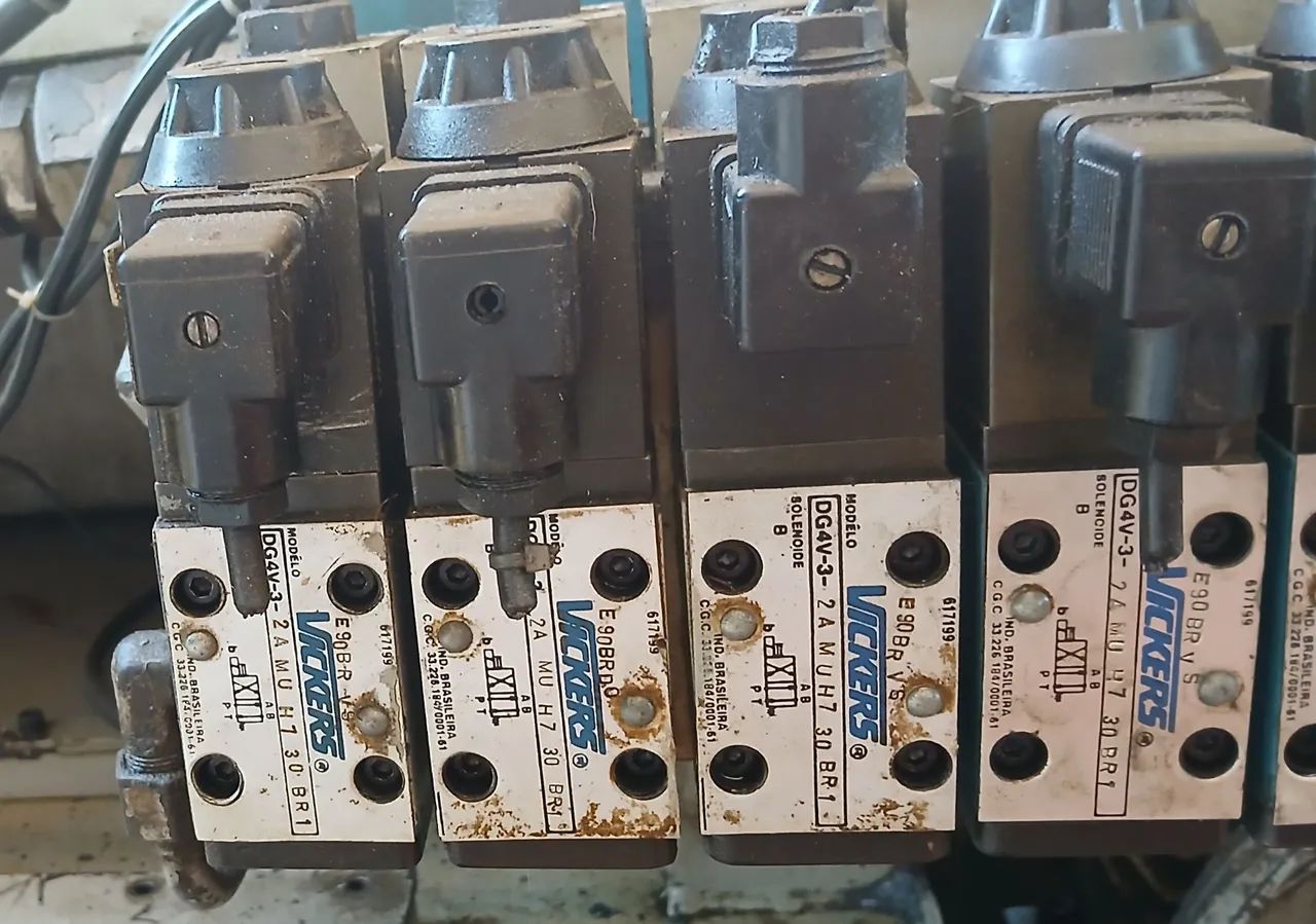 Valvulas direcionais solenoide eaton Vickers modelo DG4V-3