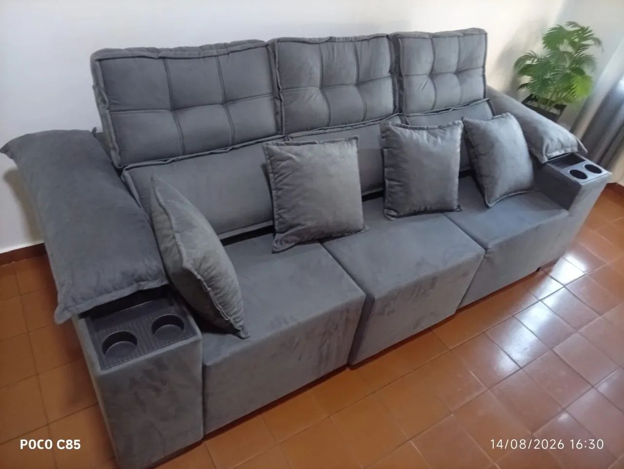 Sofá retrátil acompanha as almofadas  - Foto 2